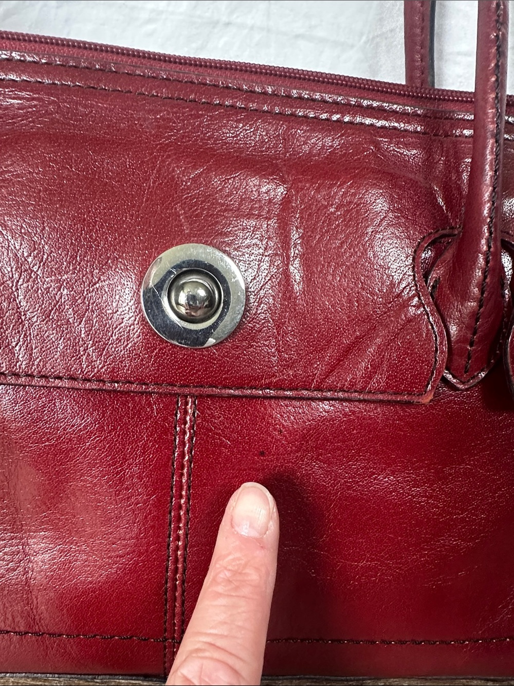 Pelle Studio Burgundy Leather Shoulder Bag with Turn-Lock - Picture 2 of 8